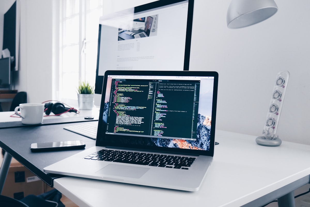 WordPress 與純 HTML 網站比較